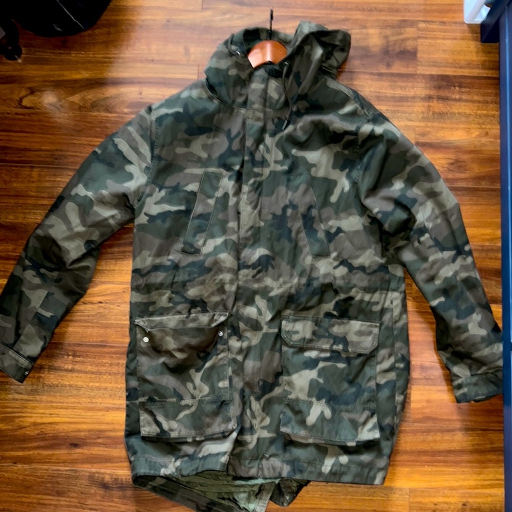 Army Coat in XL with draw strings and multiple pockets